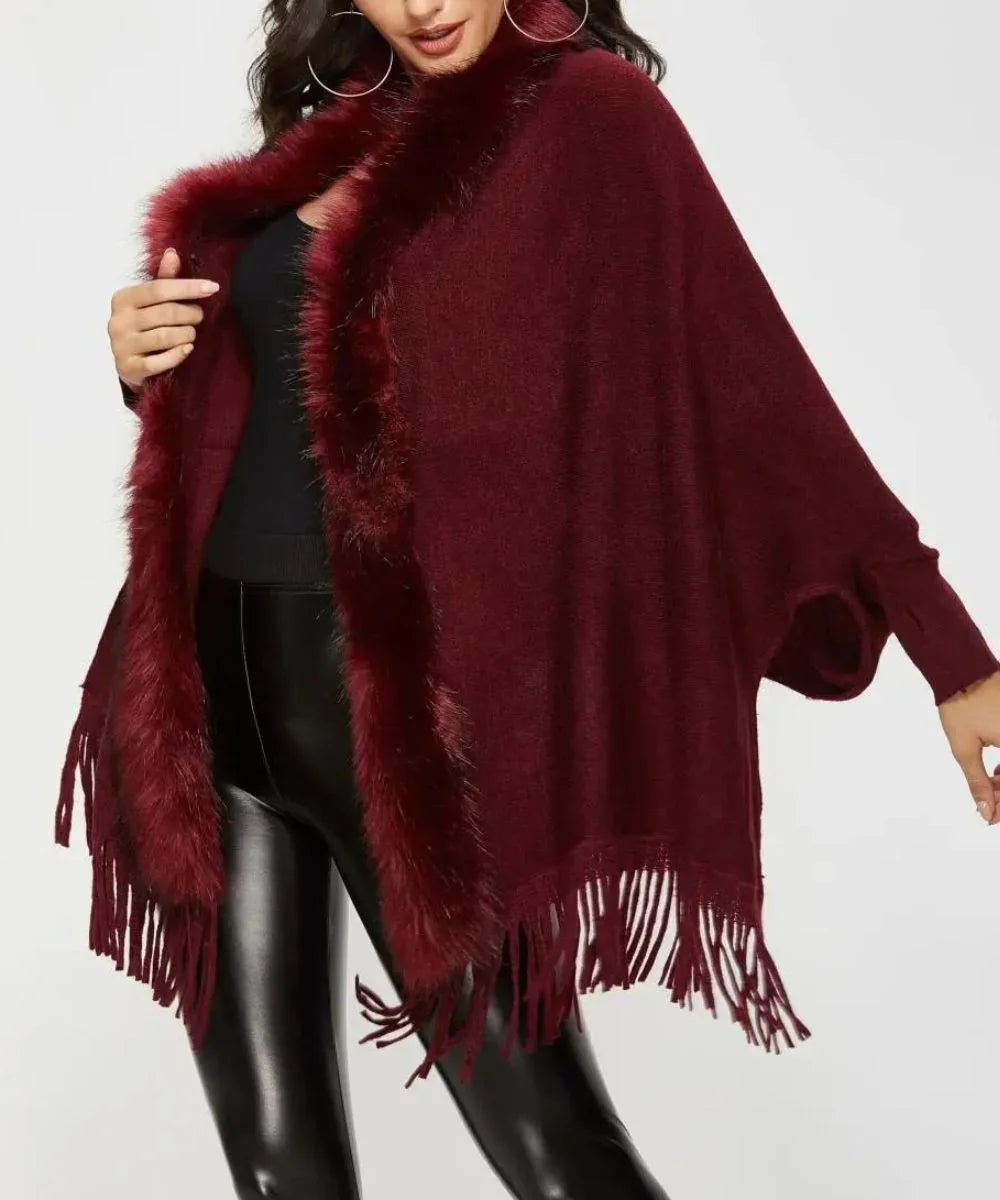 Poncho à manches femme bordeaux avec bordure en fausse fourrure et franges, élégant