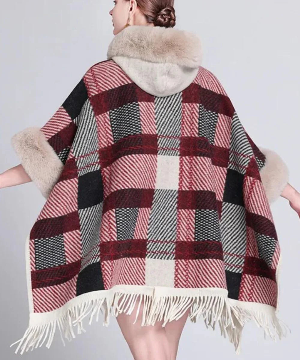 Poncho chaud à carreaux rouges, noirs et blancs, capuche et manches bordées de fausse fourrure