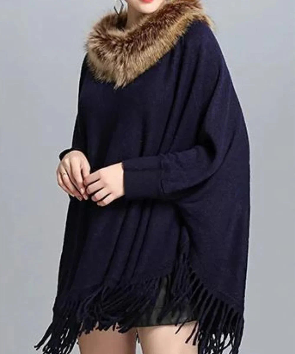 Poncho femme bleu marine avec col en fausse fourrure et franges, style élégant d'hiver