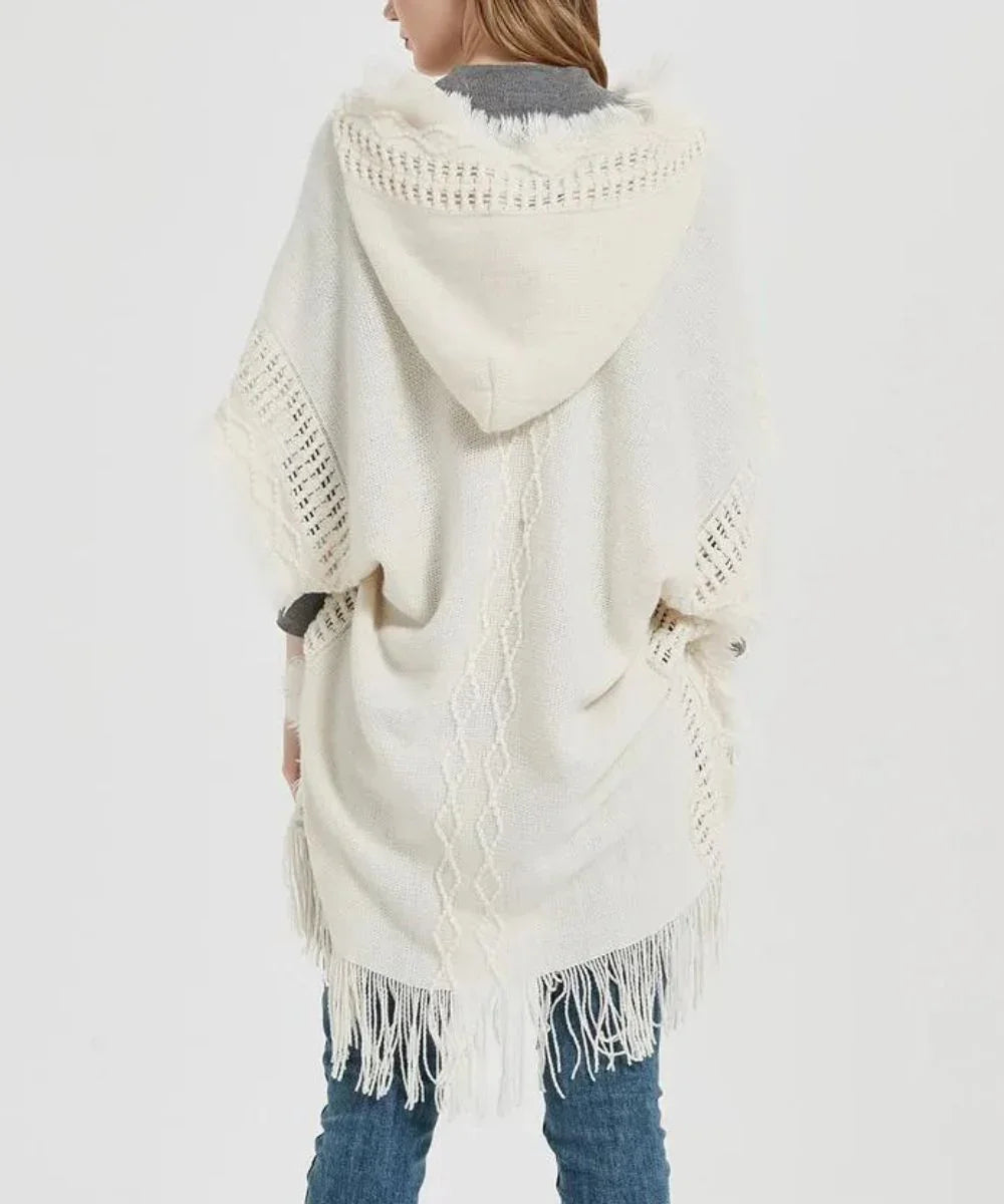 Poncho laine femme écru avec capuche, motifs ajourés et franges, vu de dos
