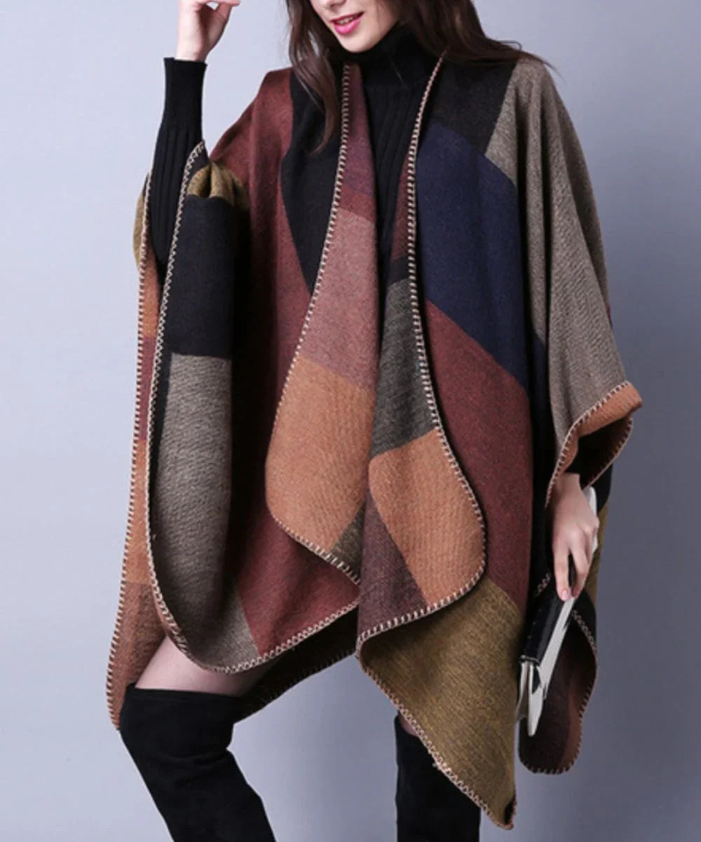 Poncho ouvert femme chaud à motifs géométriques multicolores, porté avec un col roulé noir