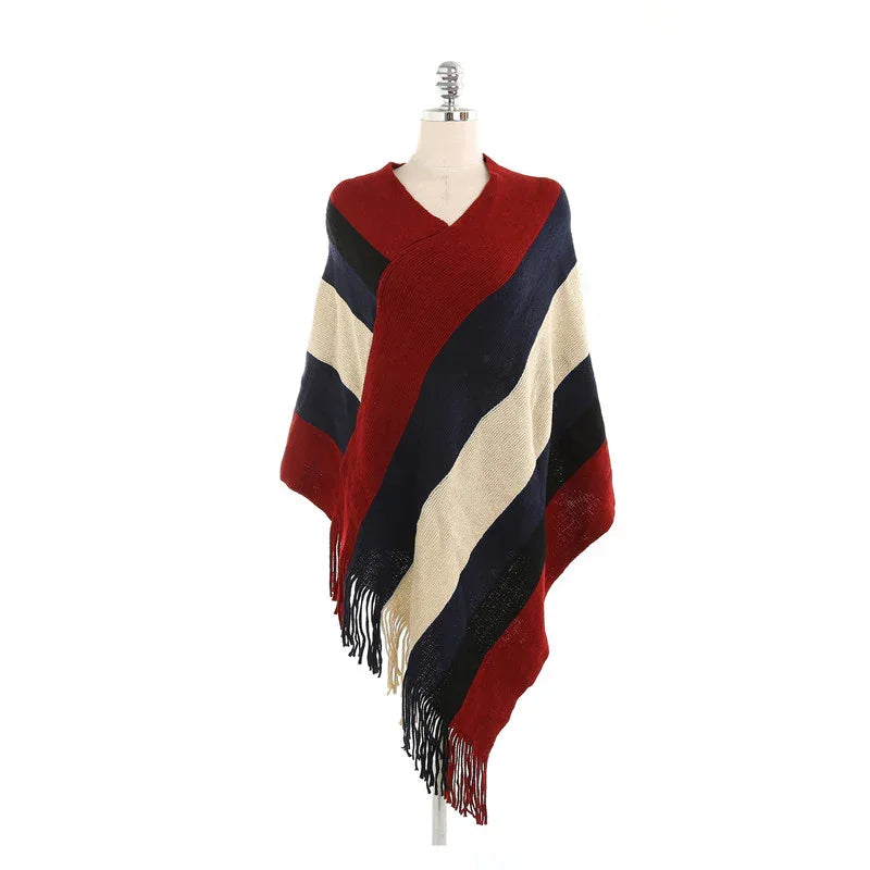 Poncho rayé femme à franges, couleurs rouge, bleu marine et beige, coupe asymétrique