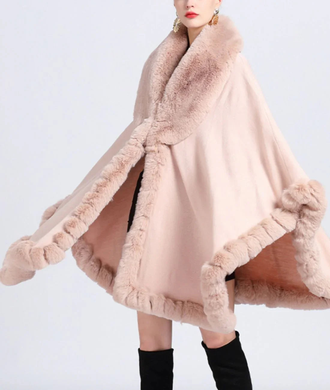Poncho femme rose avec col et bordures en fausse fourrure, style élégant et hivernal