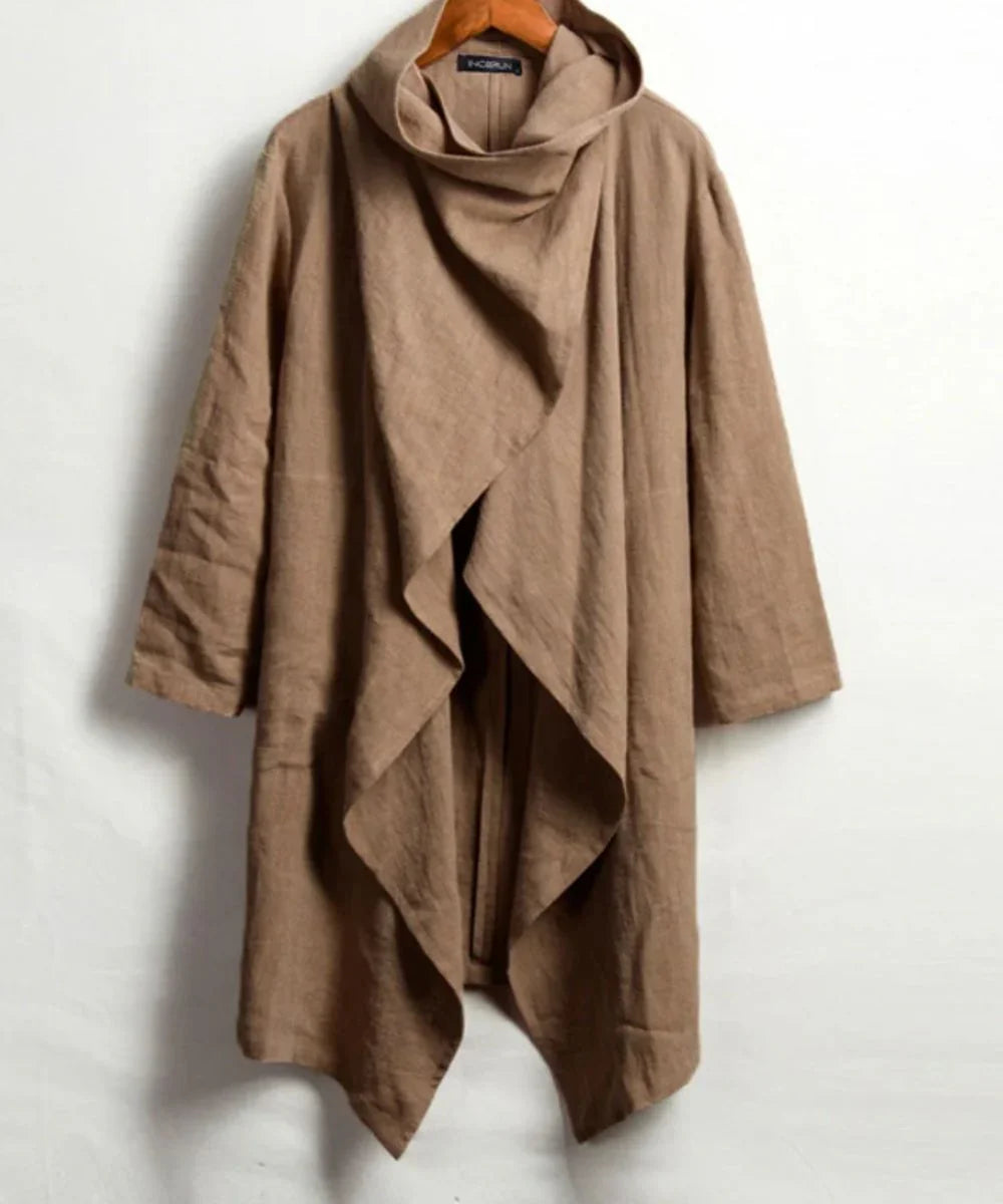 Poncho cape homme marron à col large, coupe ample et tissu léger, suspendu sur cintre