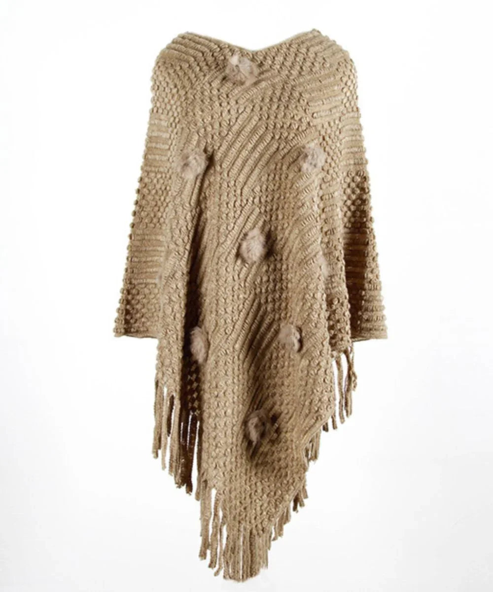 Poncho femme élégant beige en maille épaisse, motifs pompons et franges décoratives