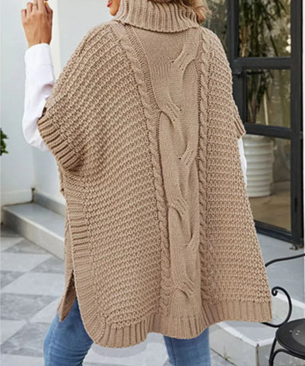 Poncho femme beige à maille torsadée, col roulé, look automne hiver, extérieur urbain