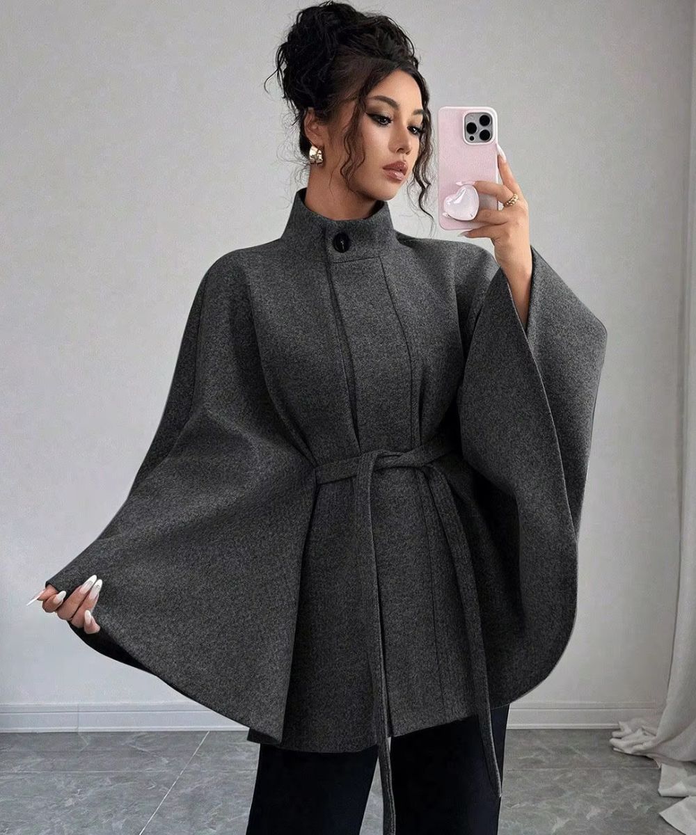 Poncho Ceinturé Ample pour Femme à Bouton