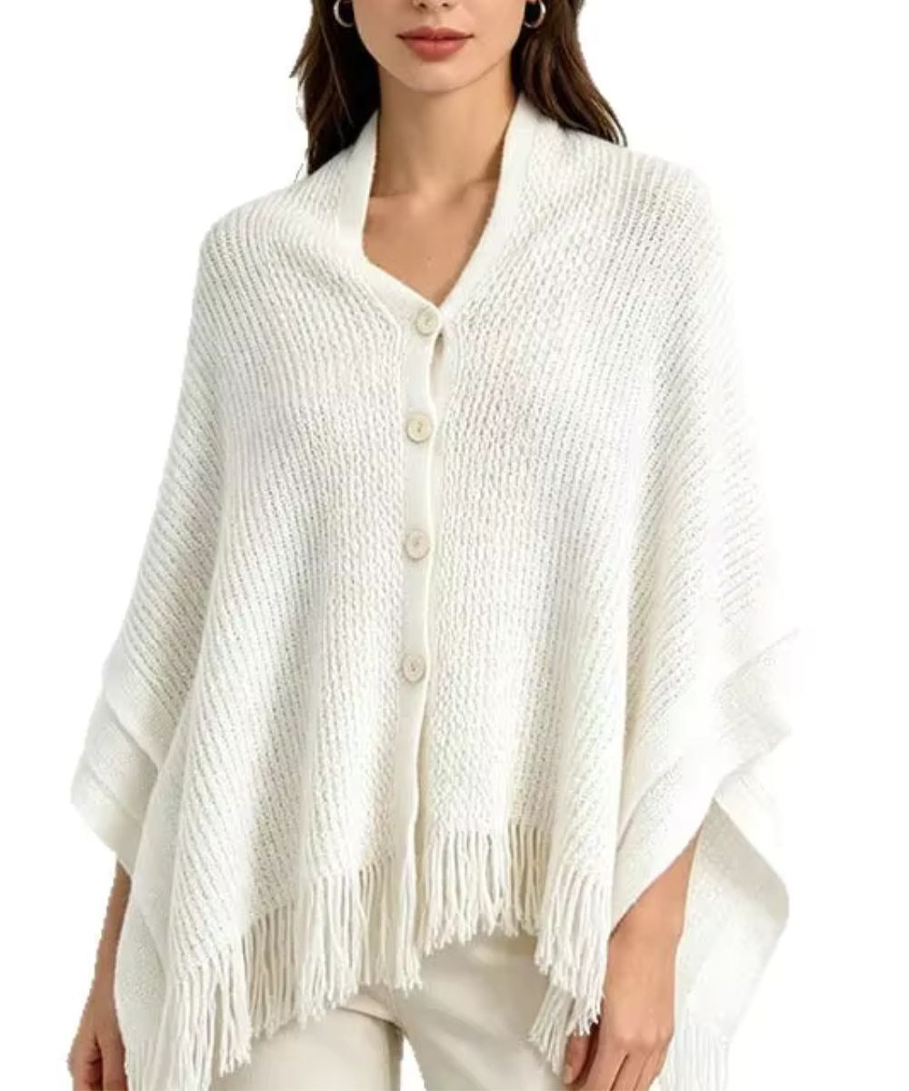 Poncho en tricot à maille blanc avec boutons et franges de Planète Poncho
