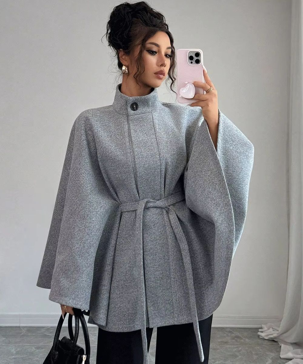Poncho Ceinturé Ample pour Femme à Bouton