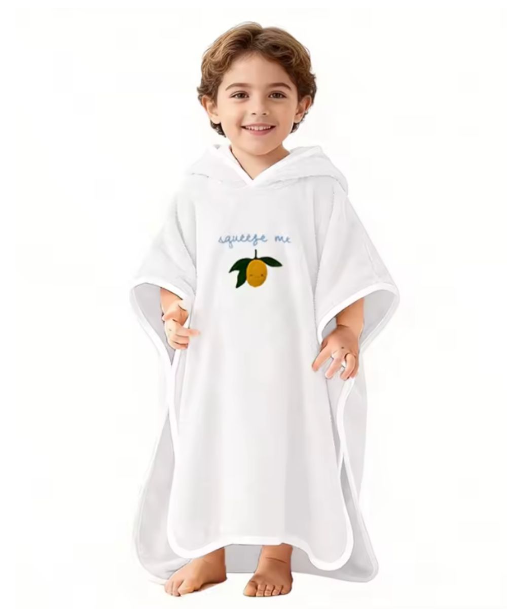 Enfant portant un poncho plage blanc à capuche pour bébé planète poncho avec motif citron