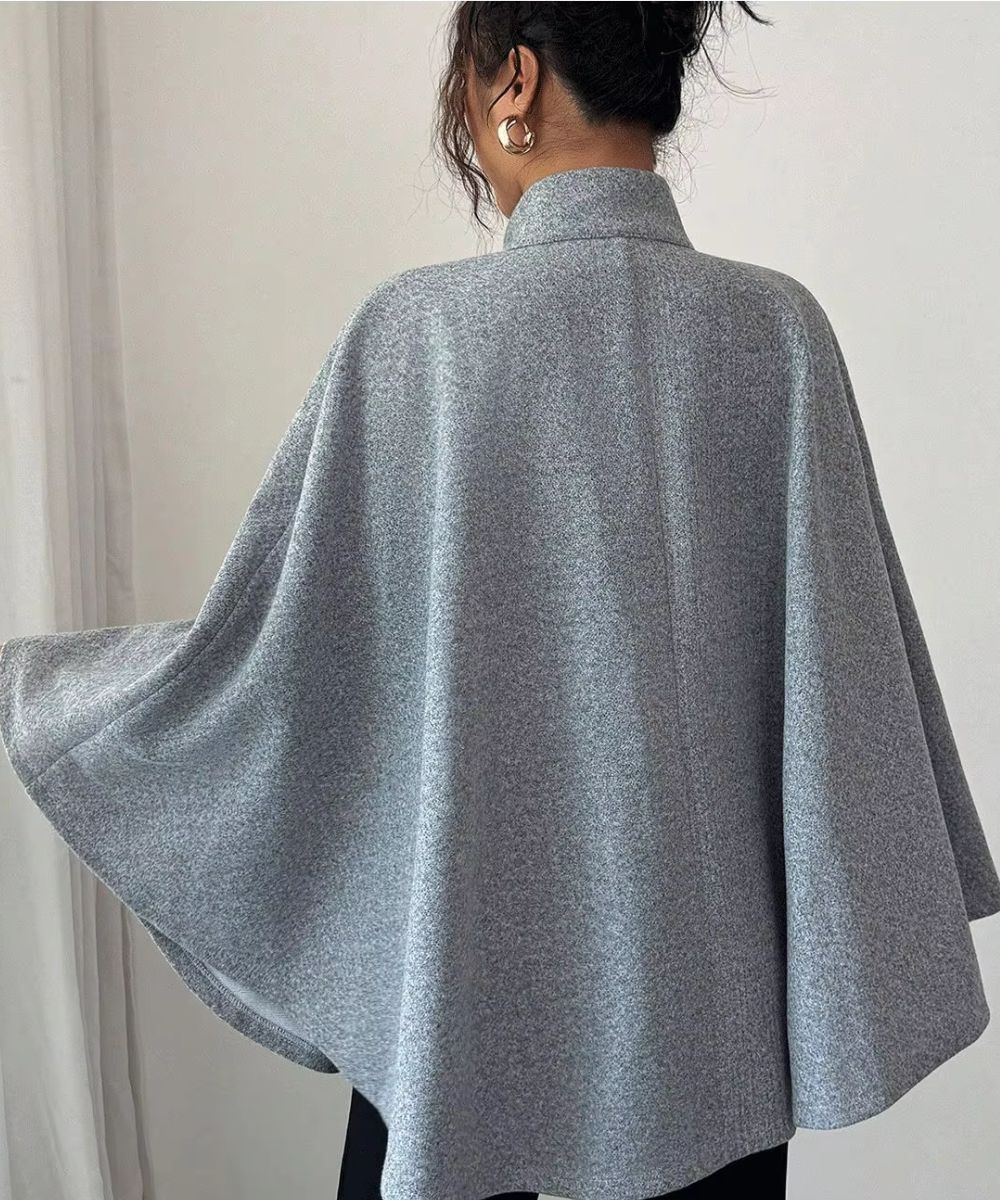 Poncho Ceinturé Ample pour Femme à Bouton