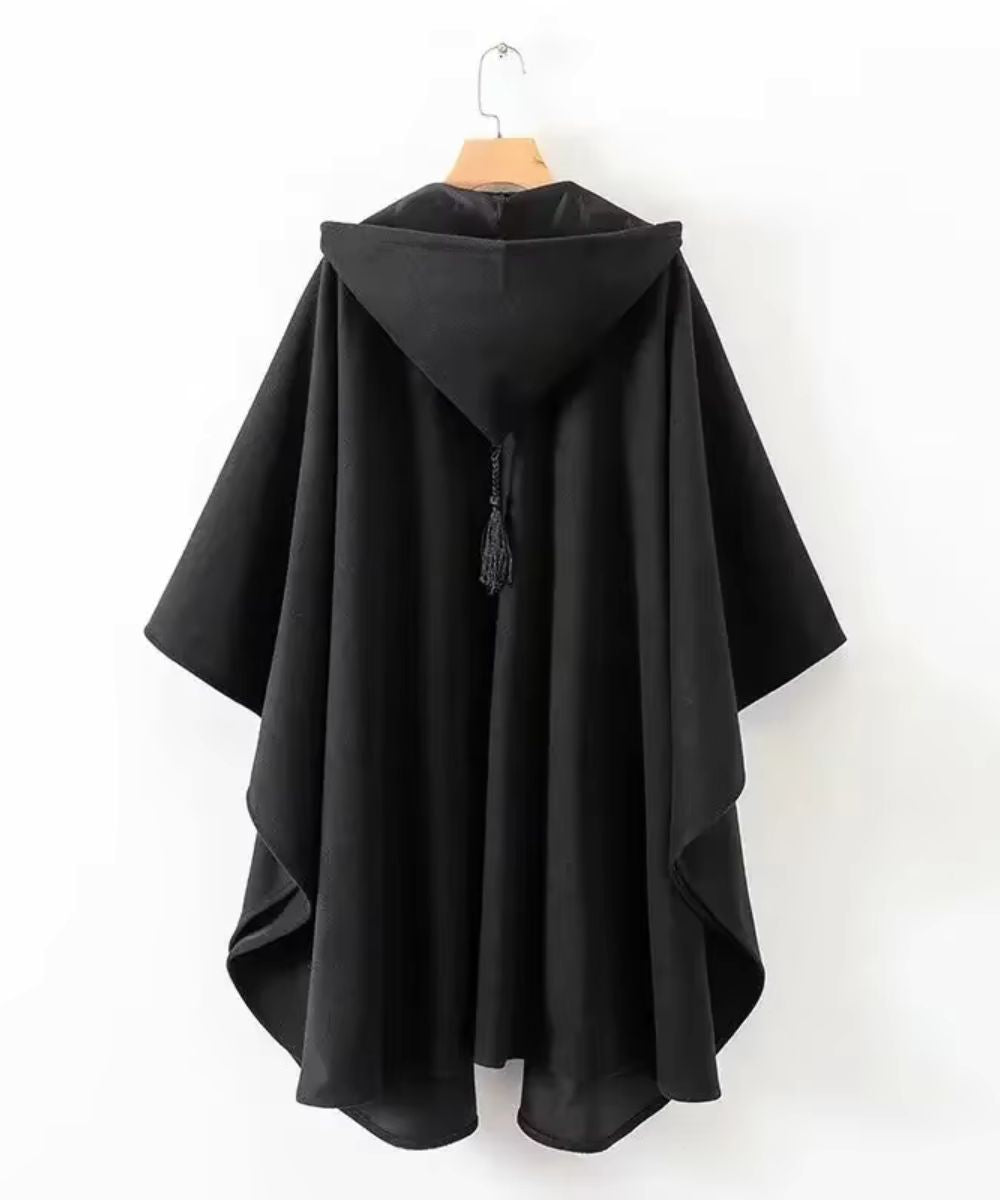 Poncho Noir Homme à Capuche et Cordons