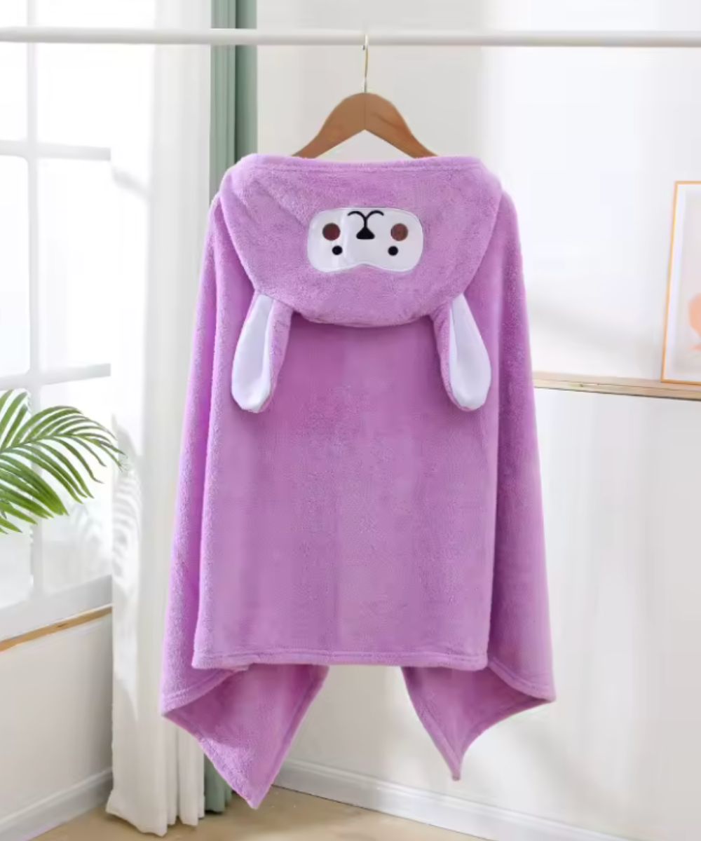 Poncho de bain pour bébé violet style lapin de la marque Planète Poncho