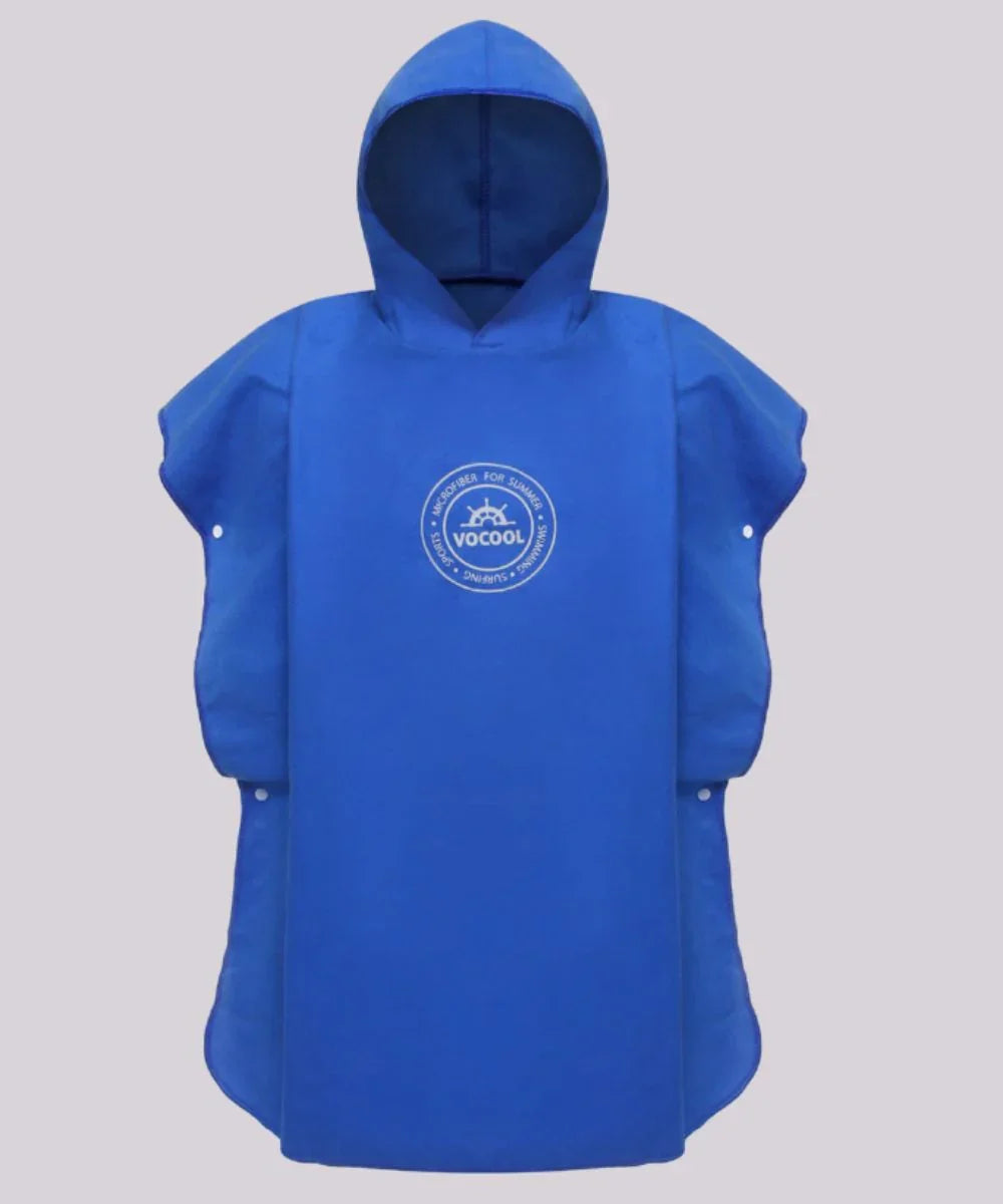 Poncho surf enfant bleu à capuche, coton doux, idéal plage ou piscine.