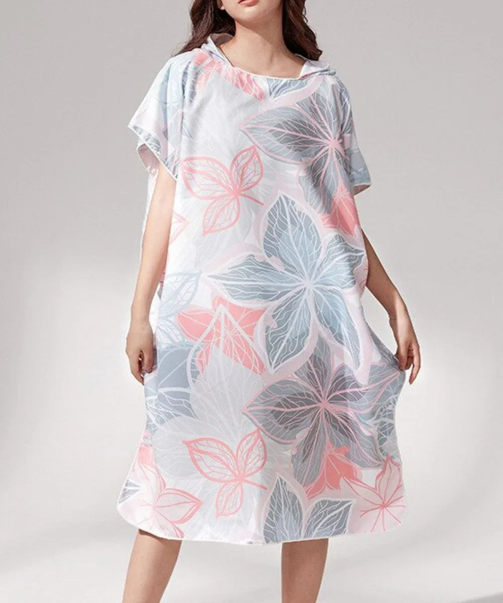 Poncho floral élégant avec motifs roses et bleus, idéal pour été ou hiver