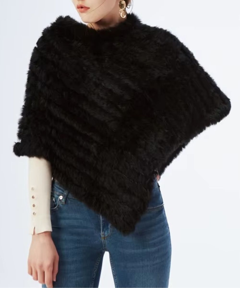 Poncho femme alpaga noir porté, poncho chaud hiver élégant