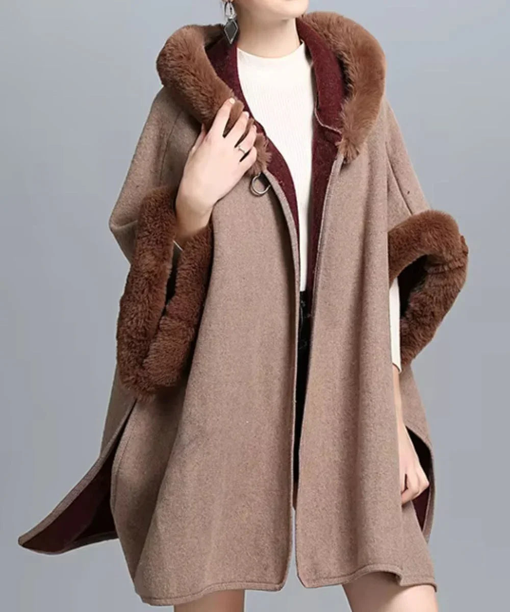 Poncho kaki femme ouvert élégant avec capuche et bordures en fausse fourrure