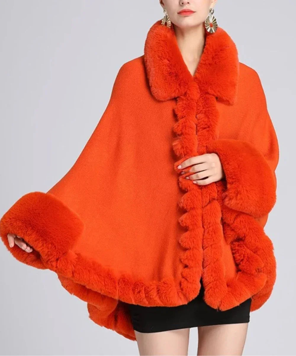 Poncho orange élégant avec col et bordures en fausse fourrure, idéal pour l'hiver